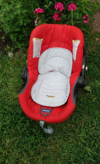 Автокрісло Chicco Artsana Universal 0-13 кг