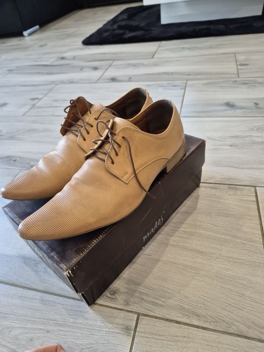 Buty garniturowe pólbuty