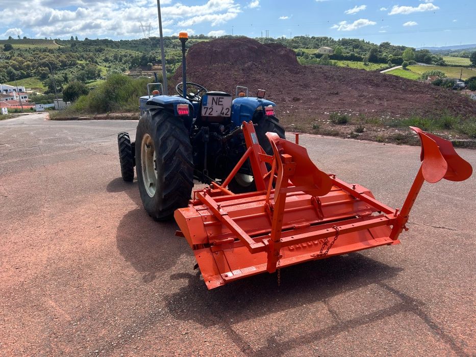 Trator Iseki com Frese Galucho