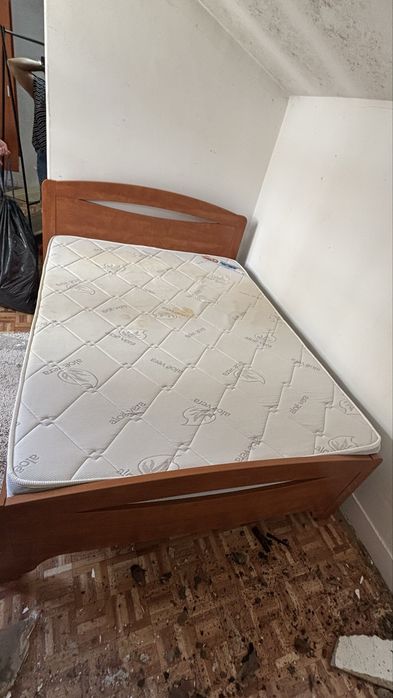 Cama de casal  como nova