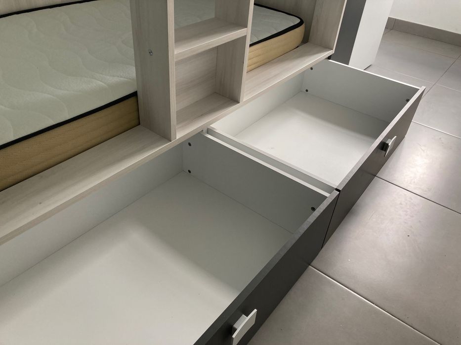 Beliche para 2 adultos com um armário e duas gavetas integrados