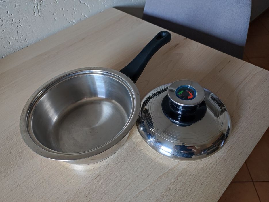 Rondelek z pokrywką.