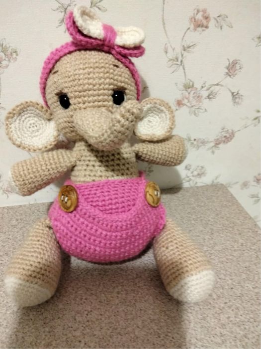 Słonik ręcznie wykonany na szydełku