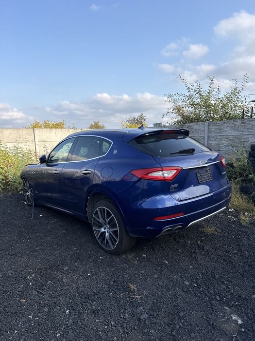 Maserati levante gransport sq4 430km odpala jeżdzi czerwony środek