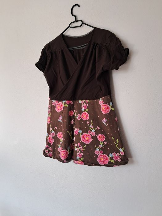 T-shirt damski w kwiaty