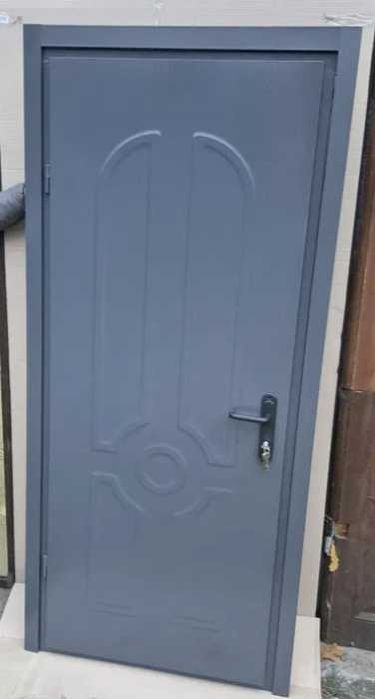 Продам бюджетні вхідні металеві двері технічні від виробника доставка