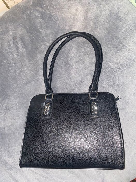 продам сумочку(нова) вмістка