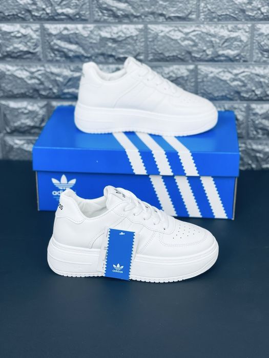 Кроссовки адидас / Adidas / кожаные красивки на лето / белоснежные женские кросивки / шкіряне жіноче взуття / адідас кросовки