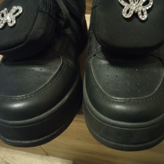 Buty, półbuty, snikersy czarne z Sinsay 36