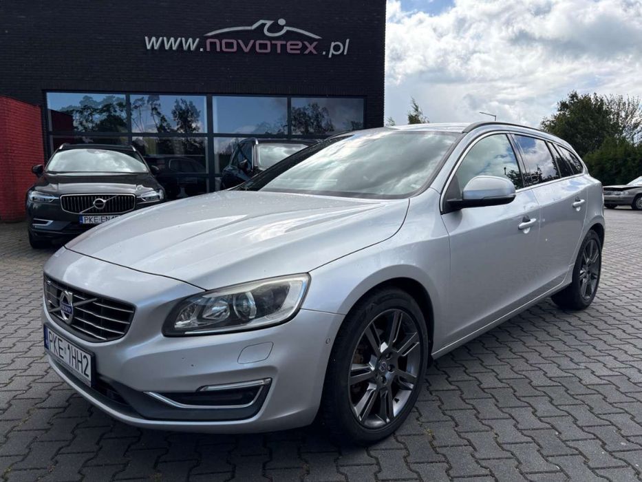 Volvo V60 D4 Summum*automat TFT*ACC*BLIS*skóra alu18*bezwypadek* reg.serwisowany