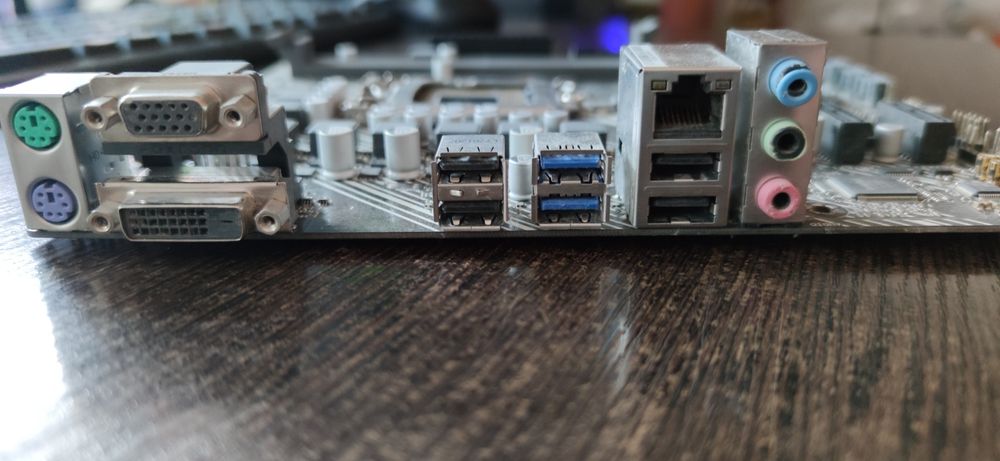 Продам материнскую плату Н 410