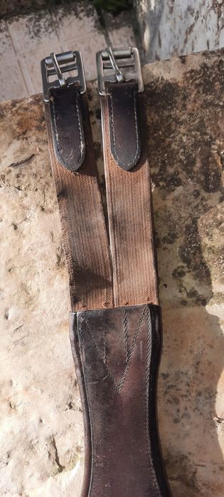 Cilha babete em cabedal