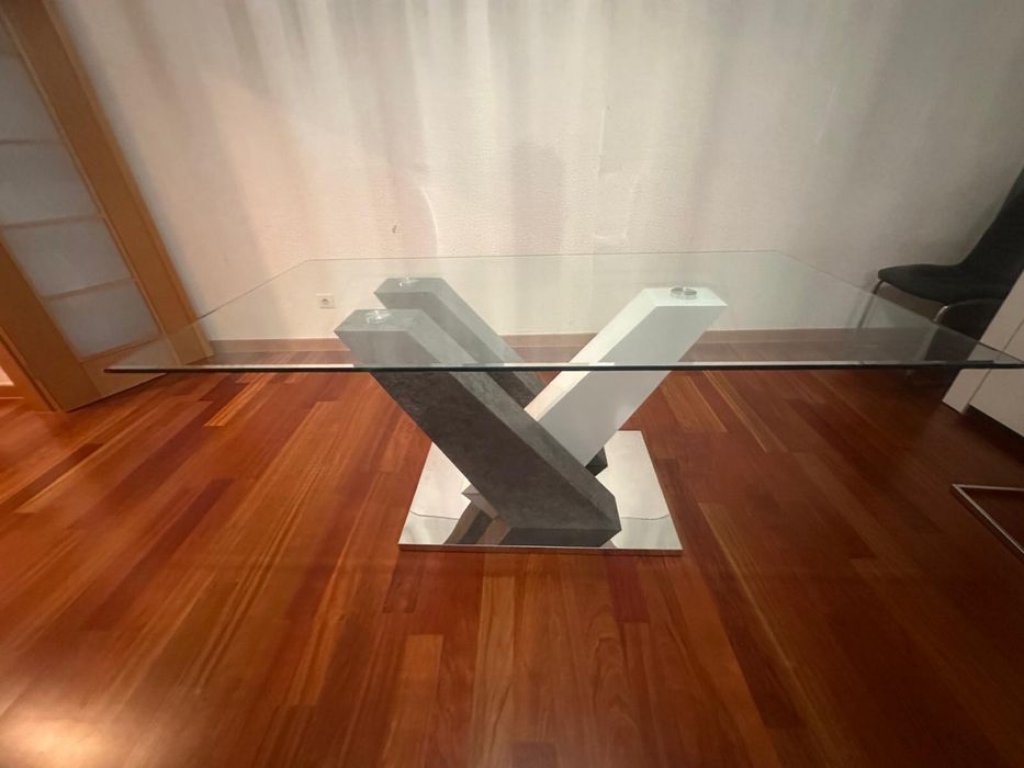 Mesa elegante para 6 pessoas em otimo estado!.