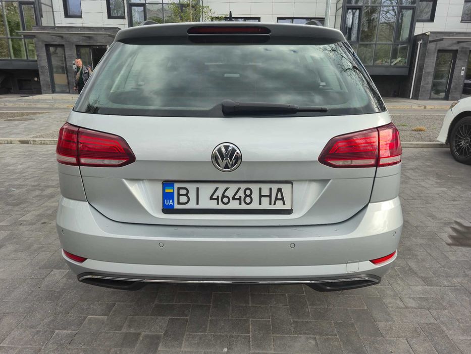 Автомобіль Volkswagen Golf