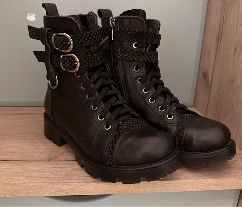 Зимові черевики для дівчинки