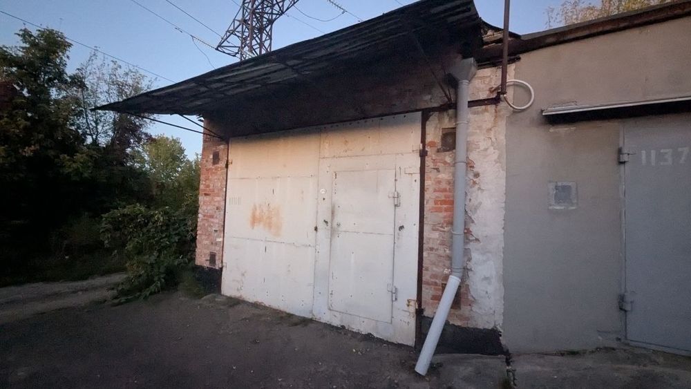 Великий гараж порядка 40кв у автокооперативі АК 16