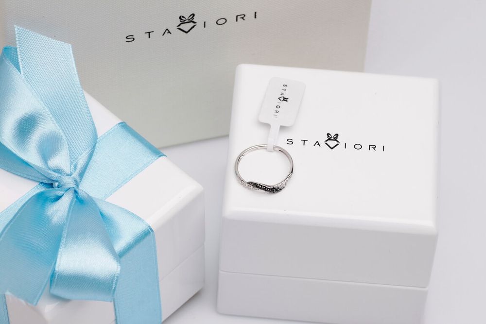 Złoty pierścionek Staviori z diamentem