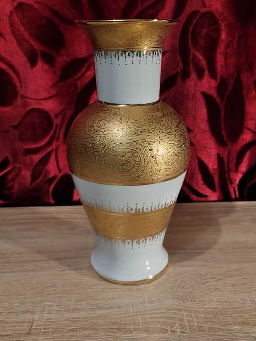 Piękny porcelanowy wazon