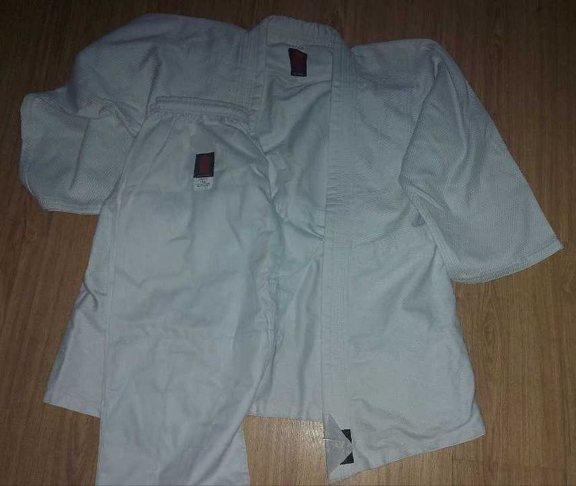 Нове кімоно Essimo для дзюдо, розмір 180