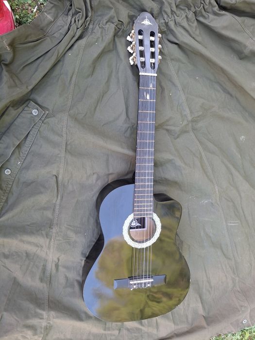 Gitara akustyczna