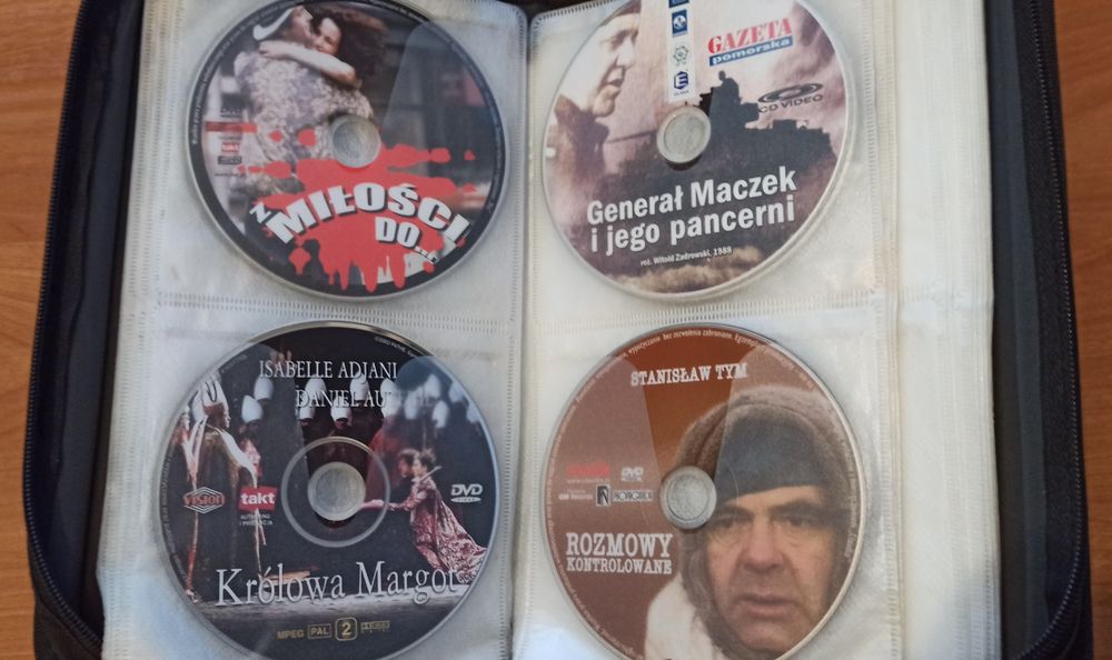 26 filmów: 24x DVD, 2x VCD, 1x CD video w czarnym etui