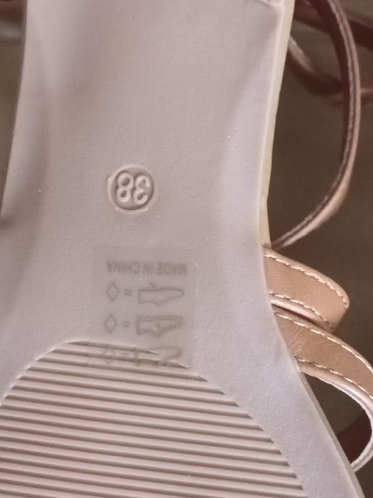 Sandálias para mulher ou adolescente