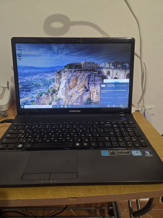 Portátil Samsung Série 3 (i3 / 5GB RAM / Nvidia GeForce / Bateria NOVA)