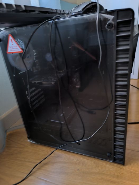 Computador torre e monitor