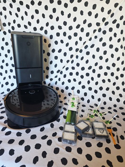 iRobot Roomba i7+ com Clean Base – Bom Estado