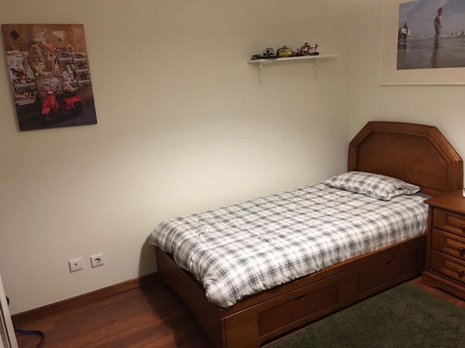 Cama estrado e colchão de solteiro 200x90