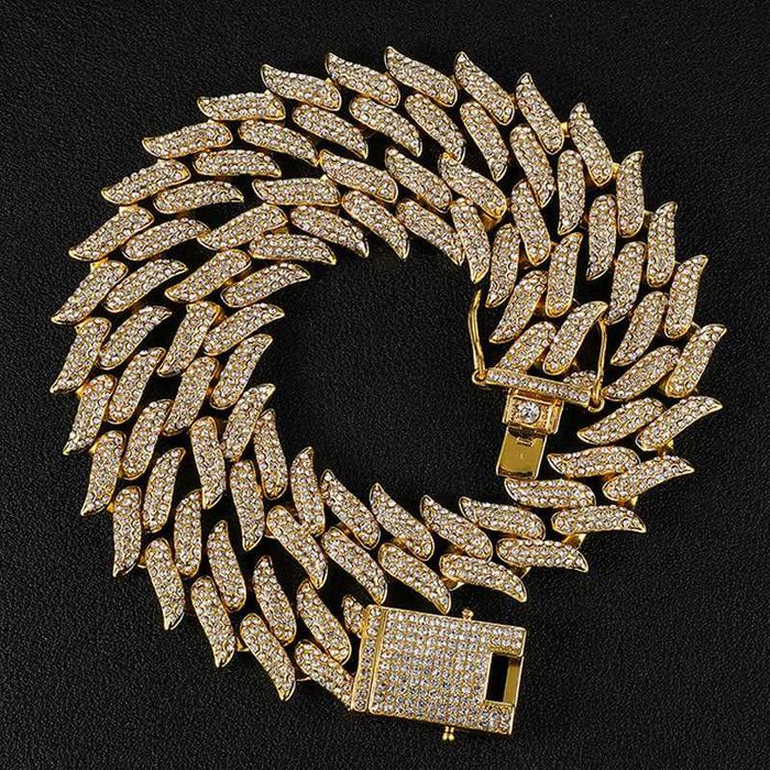 Colar spike cravejado iced out trap ice