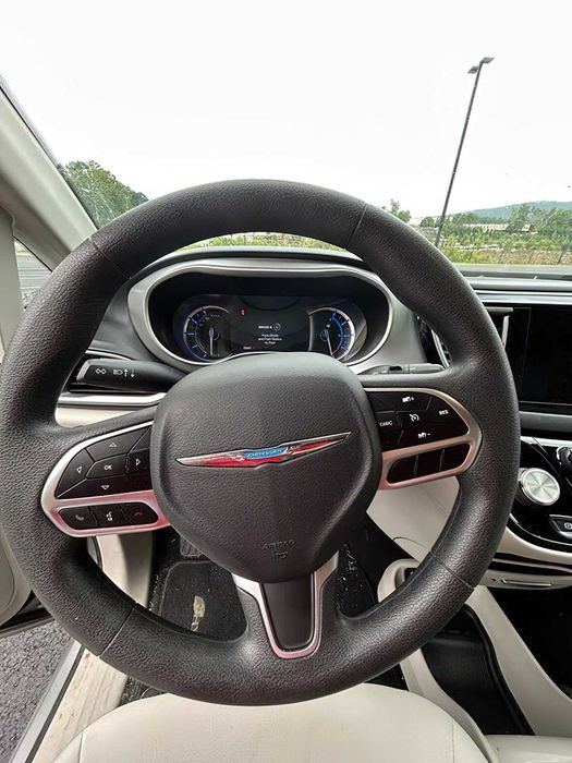 Chrysler Pacifica hyb      2018