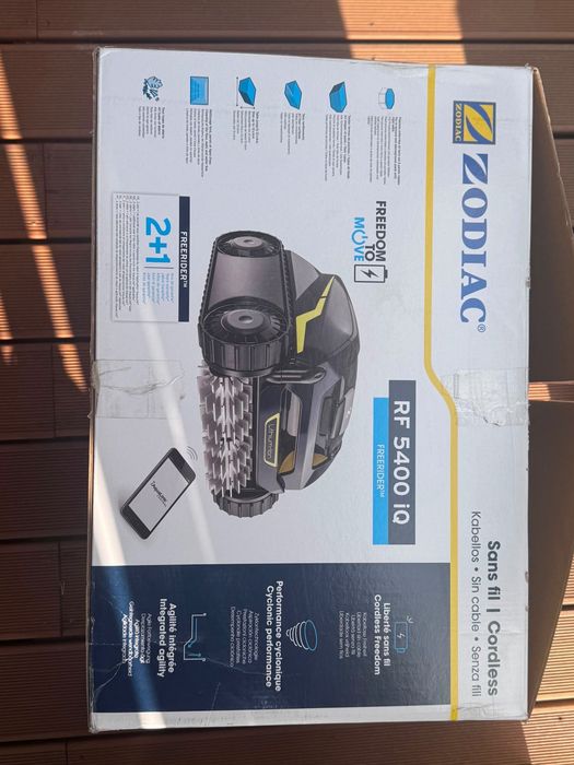 Robot czyszczący do basenu ZODIAC RF 5400 iQ bezprzewodowy