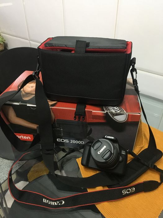 Máquina Fotografica Canon EOS 2000D