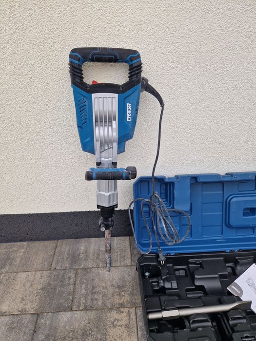 Wynajmę młot wyburzeniowy