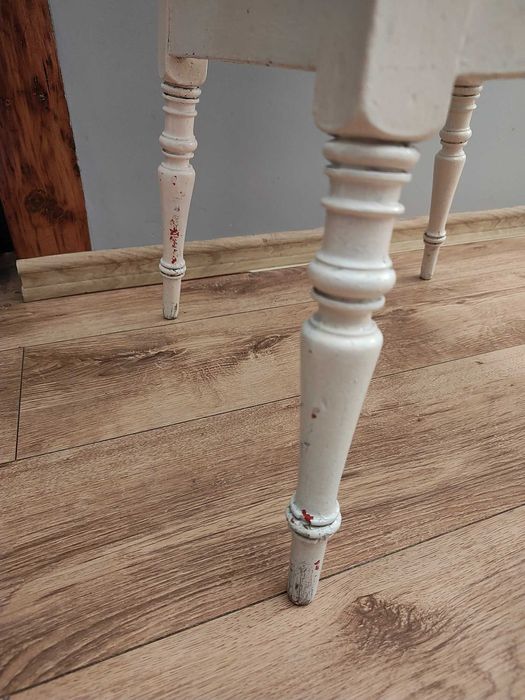 Stolik ozdobny do domu, na balkon lub taras