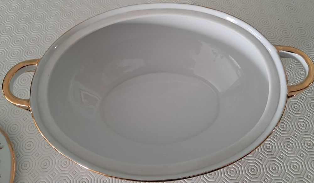 Terrina com tampa da Limoges e travessa