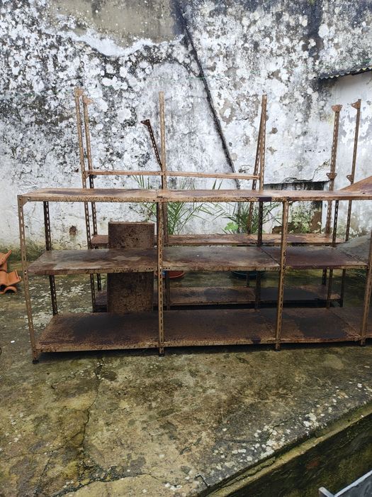 Estántes metálicas para dar