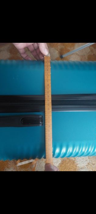 Чемодан великий пластик