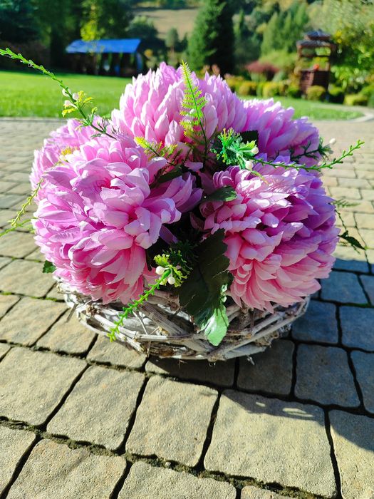 Bukiet na płytę nagrobną chryzantemy kwiaty na wszystkich świętych