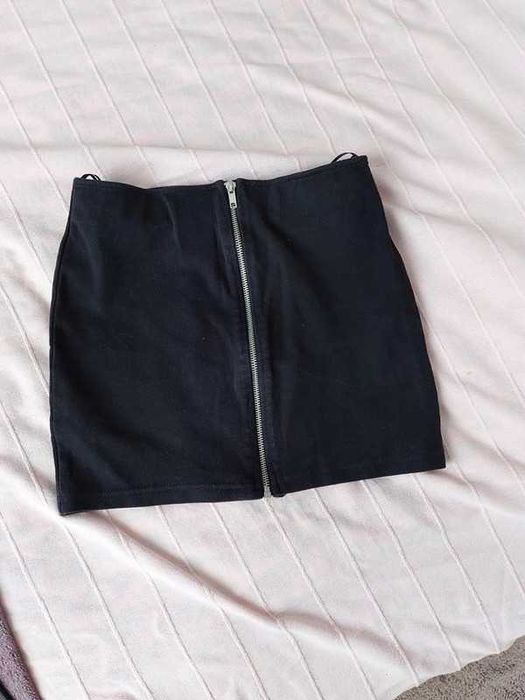 H&M czarna dopasowana spódnica mini 36 z zamkiem klasyczna basic mini