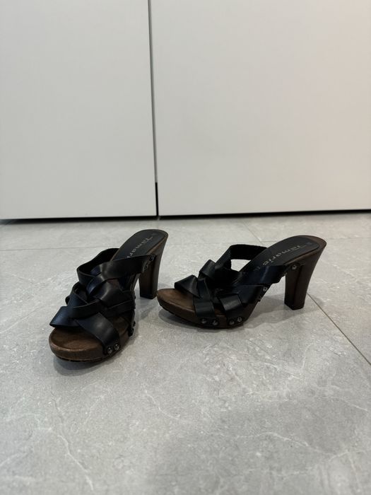 Шкіряні сандалі