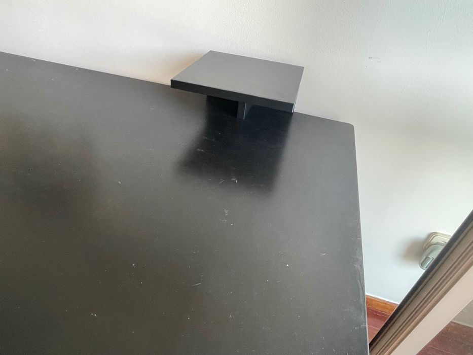 Secretária de escritório IKEA tampo UPPSPEL (180 x 80) altura regulável, com suportes para colunas de som
