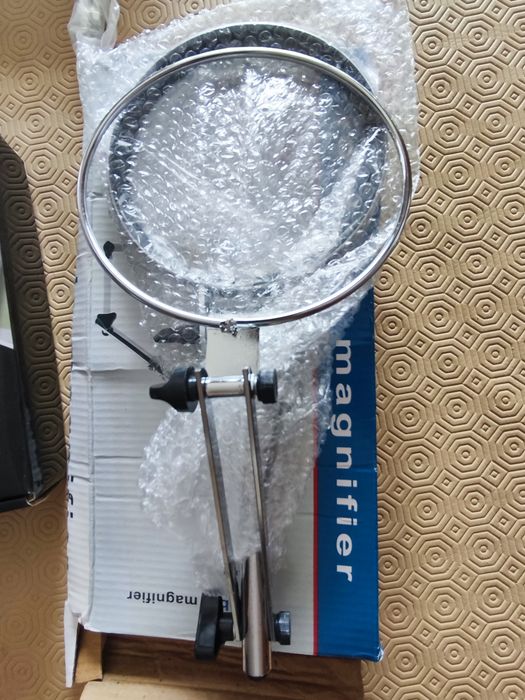 Lupa dobrável com led