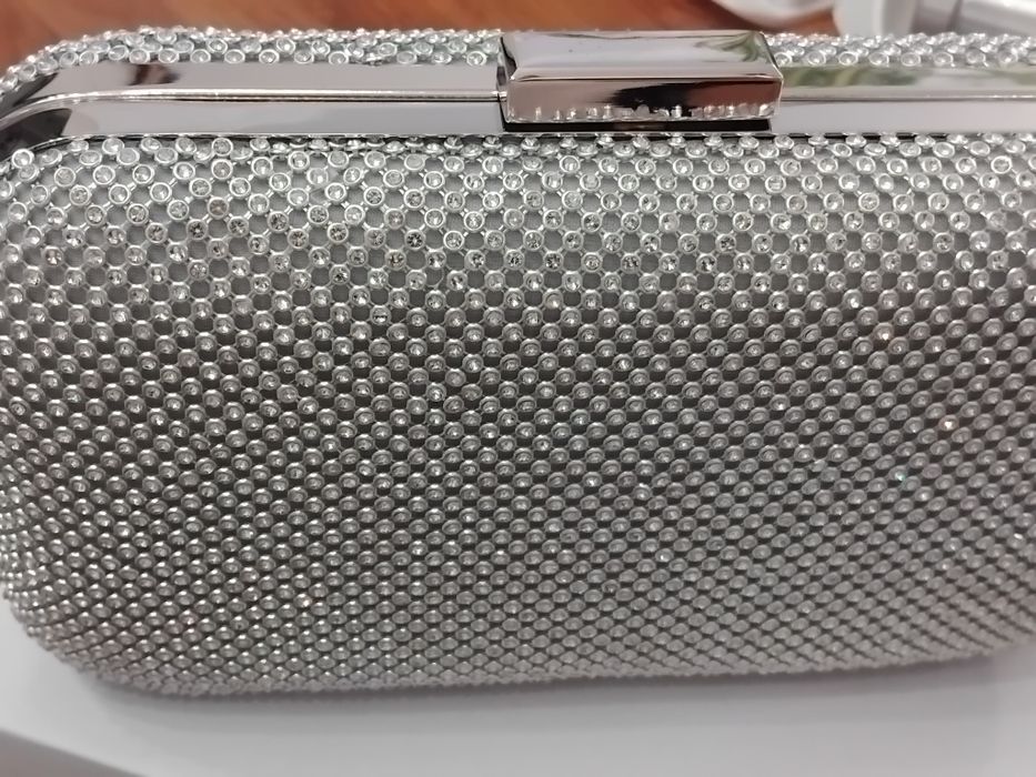 Torebka kopertówka srebra z łańcuszkiem