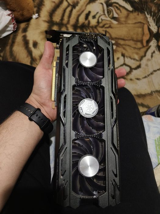 Продам видеокарту Ichill Herculez gtx 1080 ti 11 gb