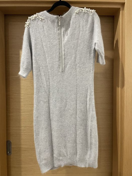 Vestido quente com perolas