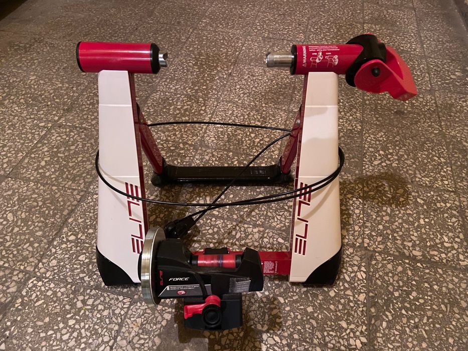 Trenażer rowerowy Elite Novo Force + opona treningowa + adaptery – zestaw