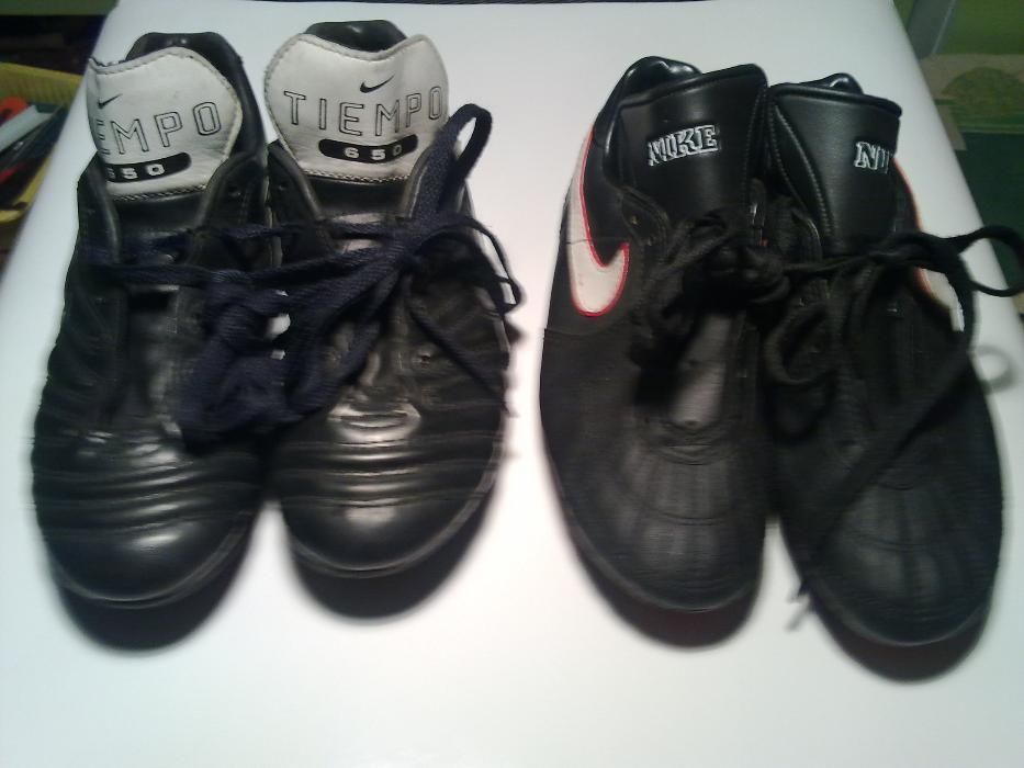 Korki "Nike" mał rozmiary 23,5 oraz 22 cm.