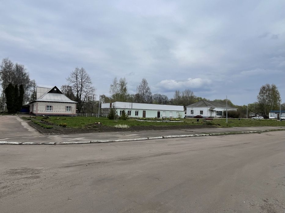 Два магазини , земля приватизована , світло три фази